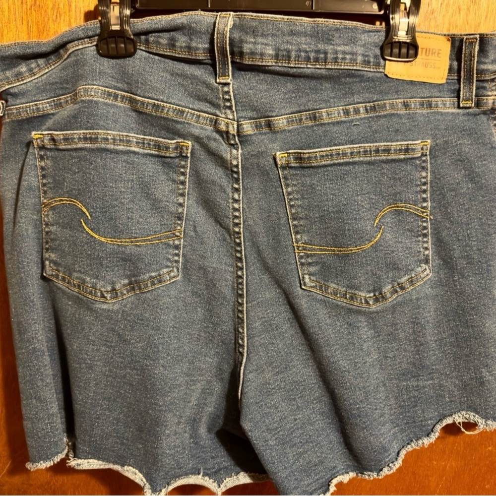 Lot of 4 Pairs of Women’s Denim Shorts Size 20 - Picture 13 of 15